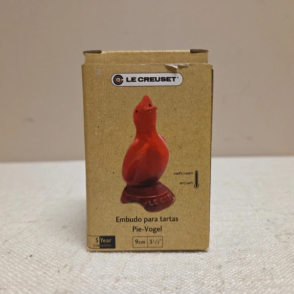 Le Creuset Pie Bird Funnel White Stoneware Steam Vent Baking Tool